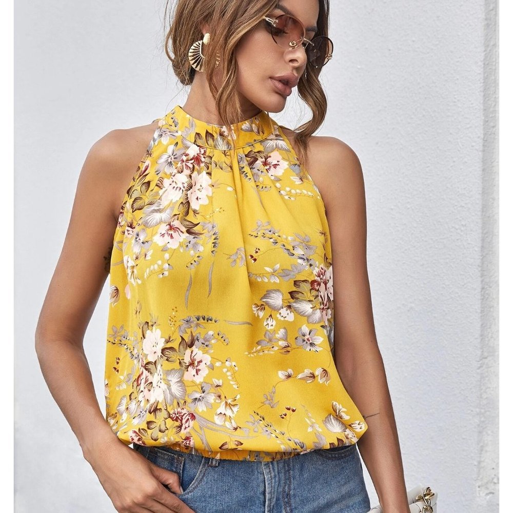 NEW!  Size 8/10 Mock-Neck Gathered Front Floral Top